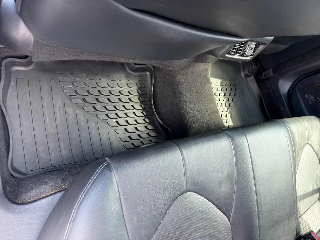 Used 2018 Super White Toyota XSE V6 image 19