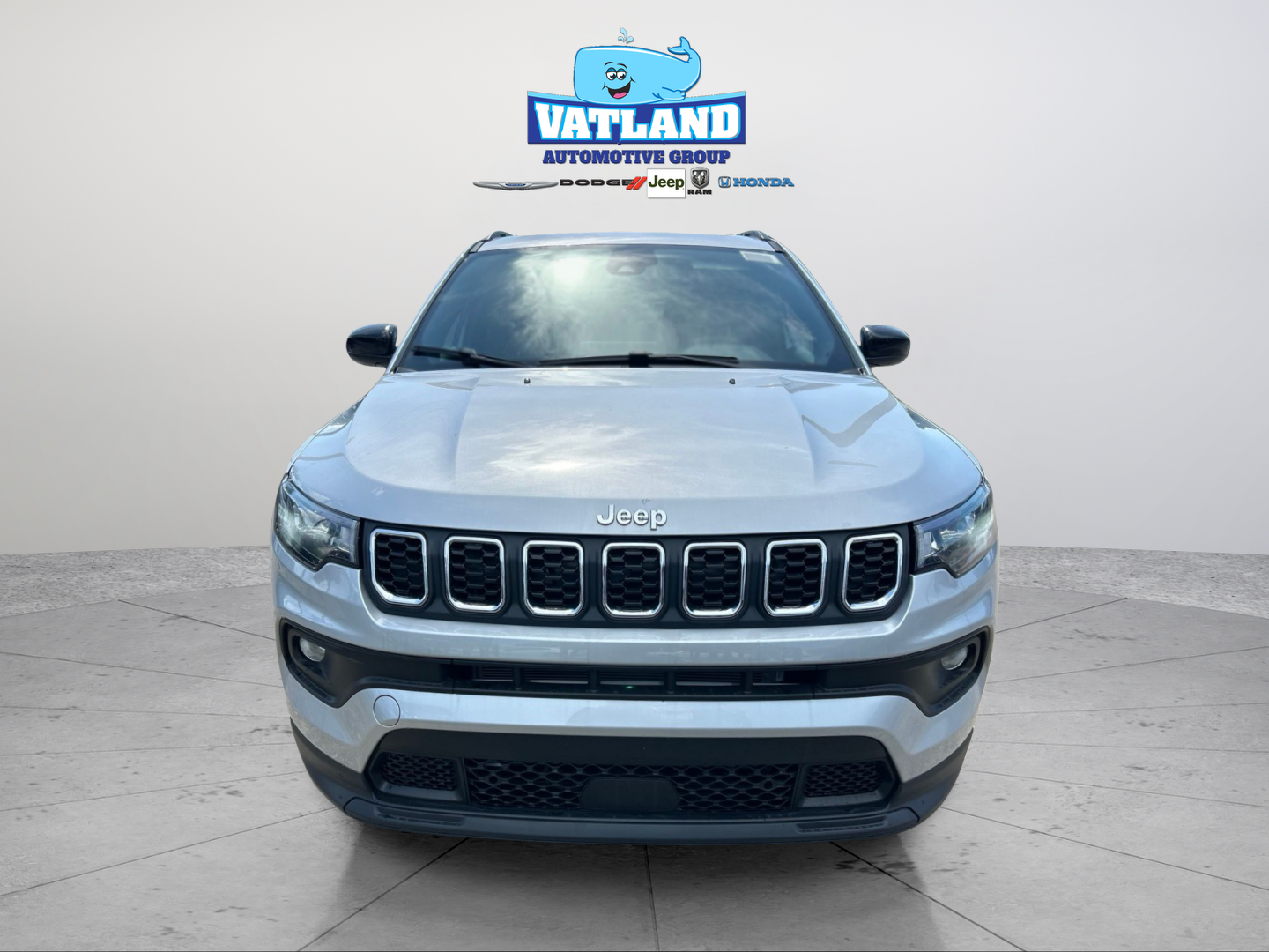 New 2026 Silver Zynith Metallic Clear-Coat Exterior Paint Jeep Latitude image 8