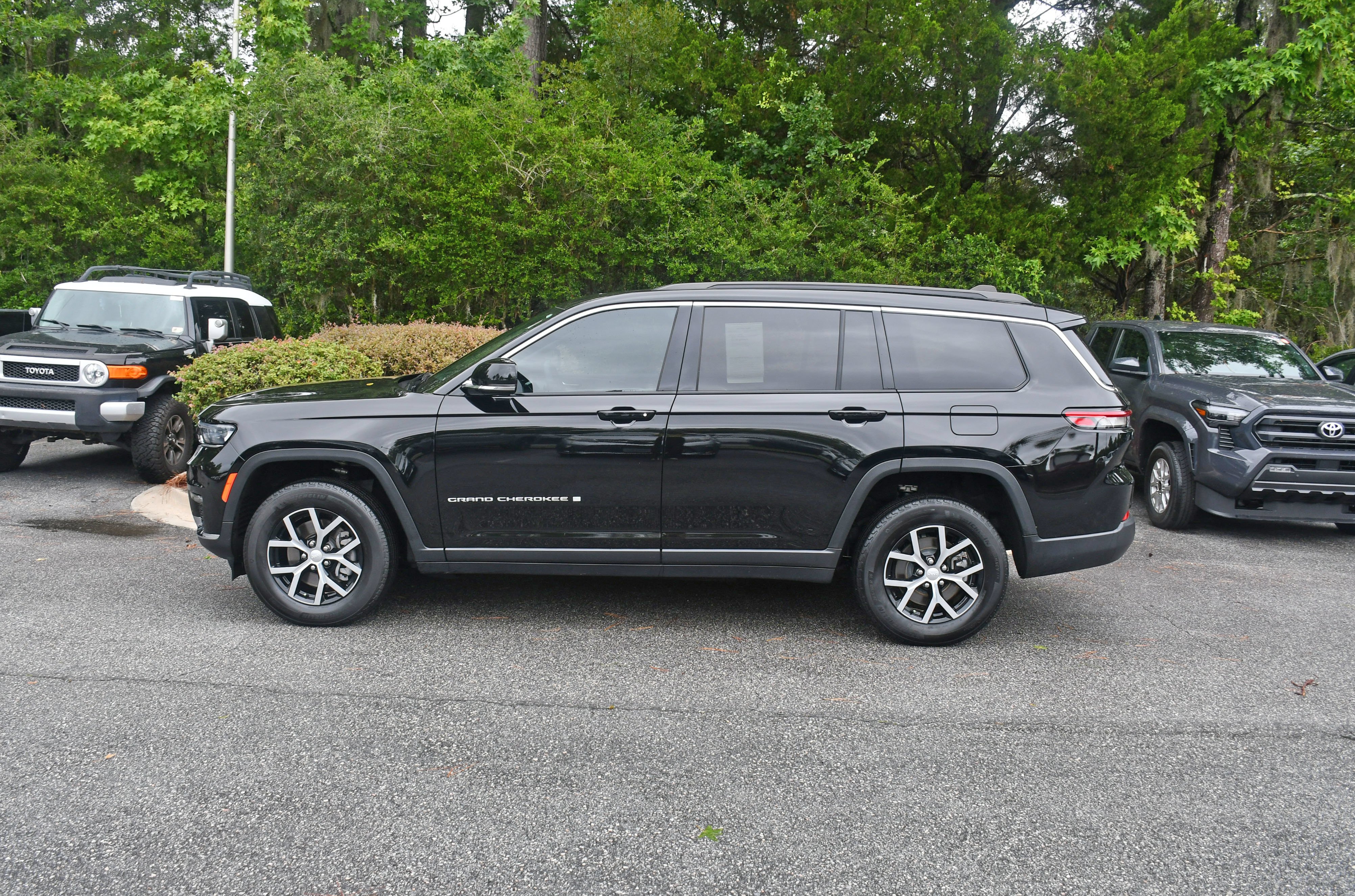 Used 2024 Black Jeep Limited image 1