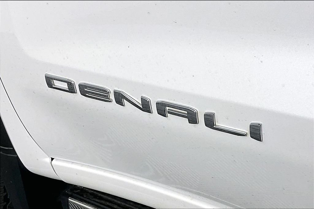 Used 2024 White GMC Denali image 24