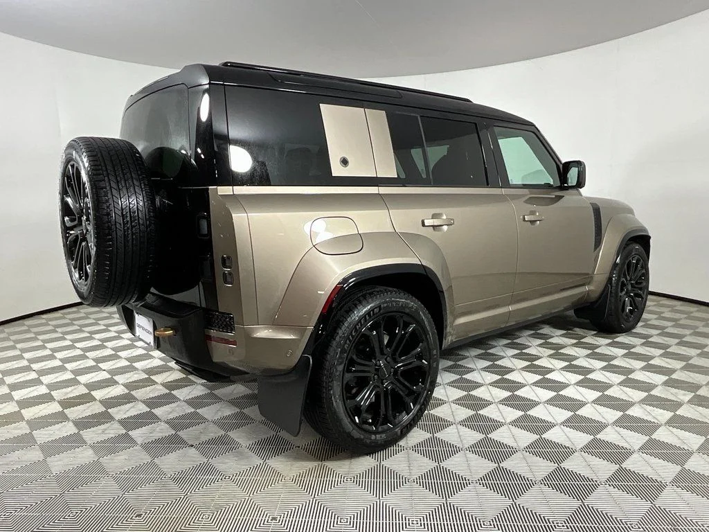 New 2026 Petra Copper Land Rover  OCTA image 2