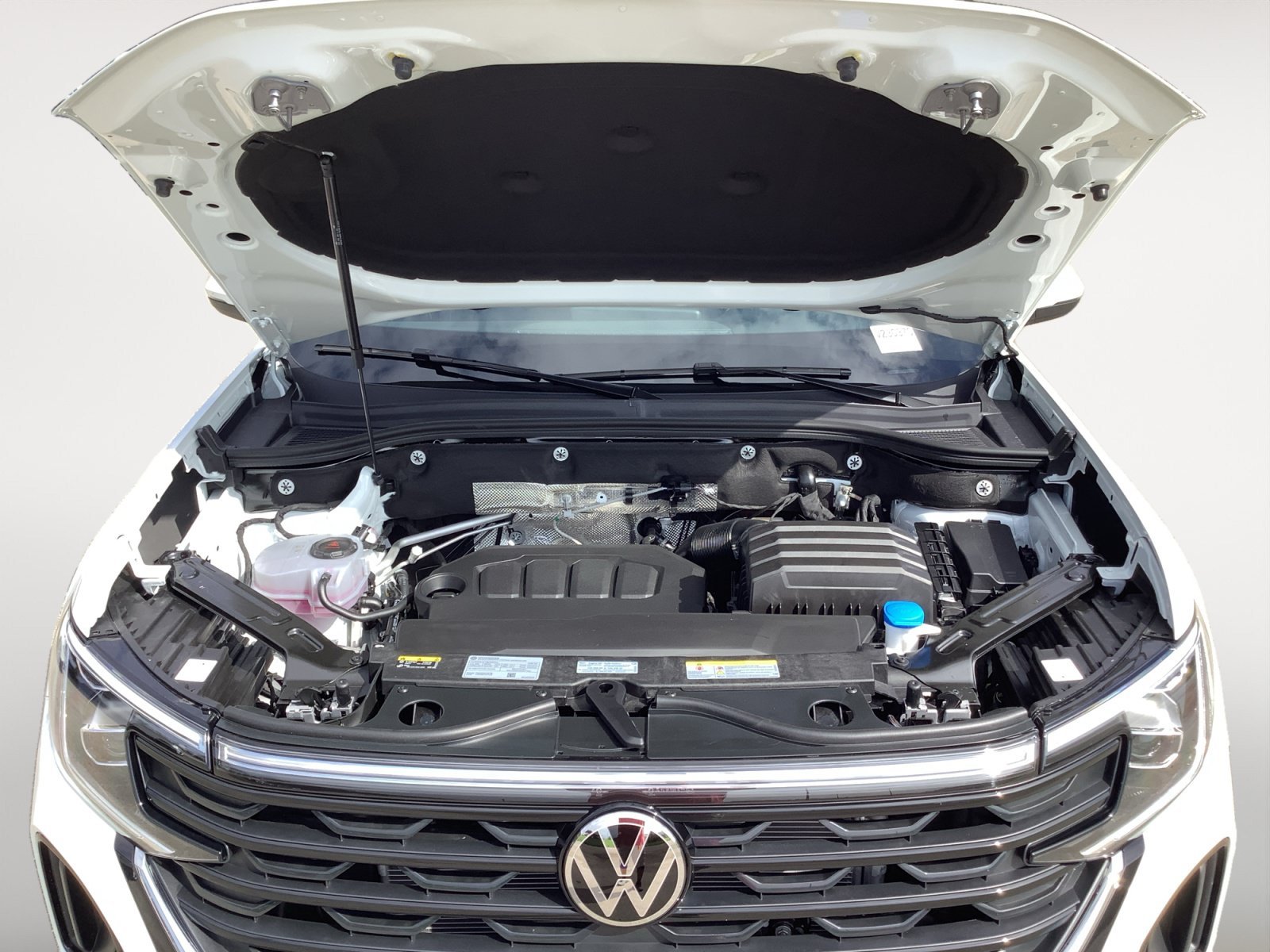 New 2026 OPAL WHITE Volkswagen 2.0T SE w/Technology image 11