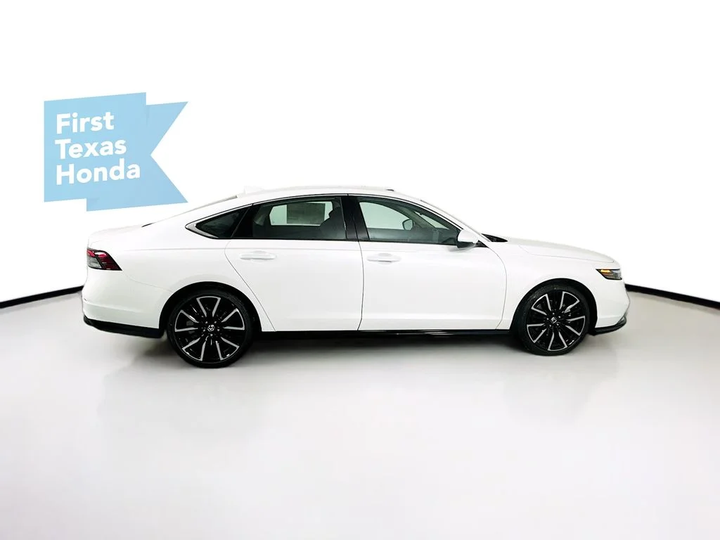 New 2026 Platinum White Pearl Honda Touring image 9