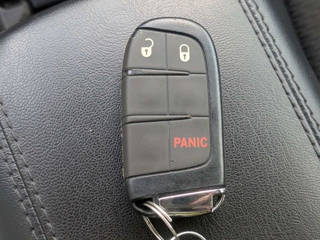 Used 2024  Jeep Latitude image 33
