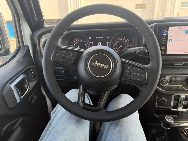 New 2026 Bright White Clear-Coat Exterior Paint Jeep 85th Anniversary Edition image 13