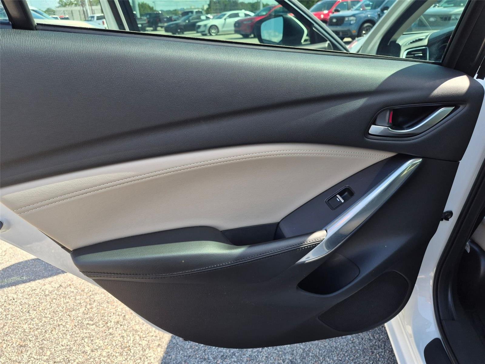 Used 2016 Snowflake White Pearl Mica Mazda i Touring image 23