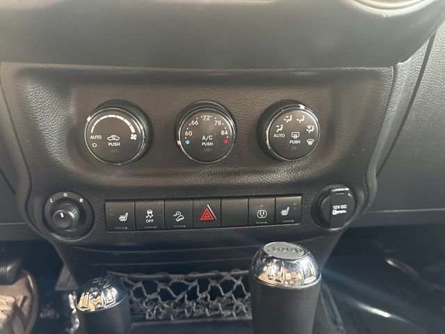 Used 2014 Black Jeep Sahara image 12