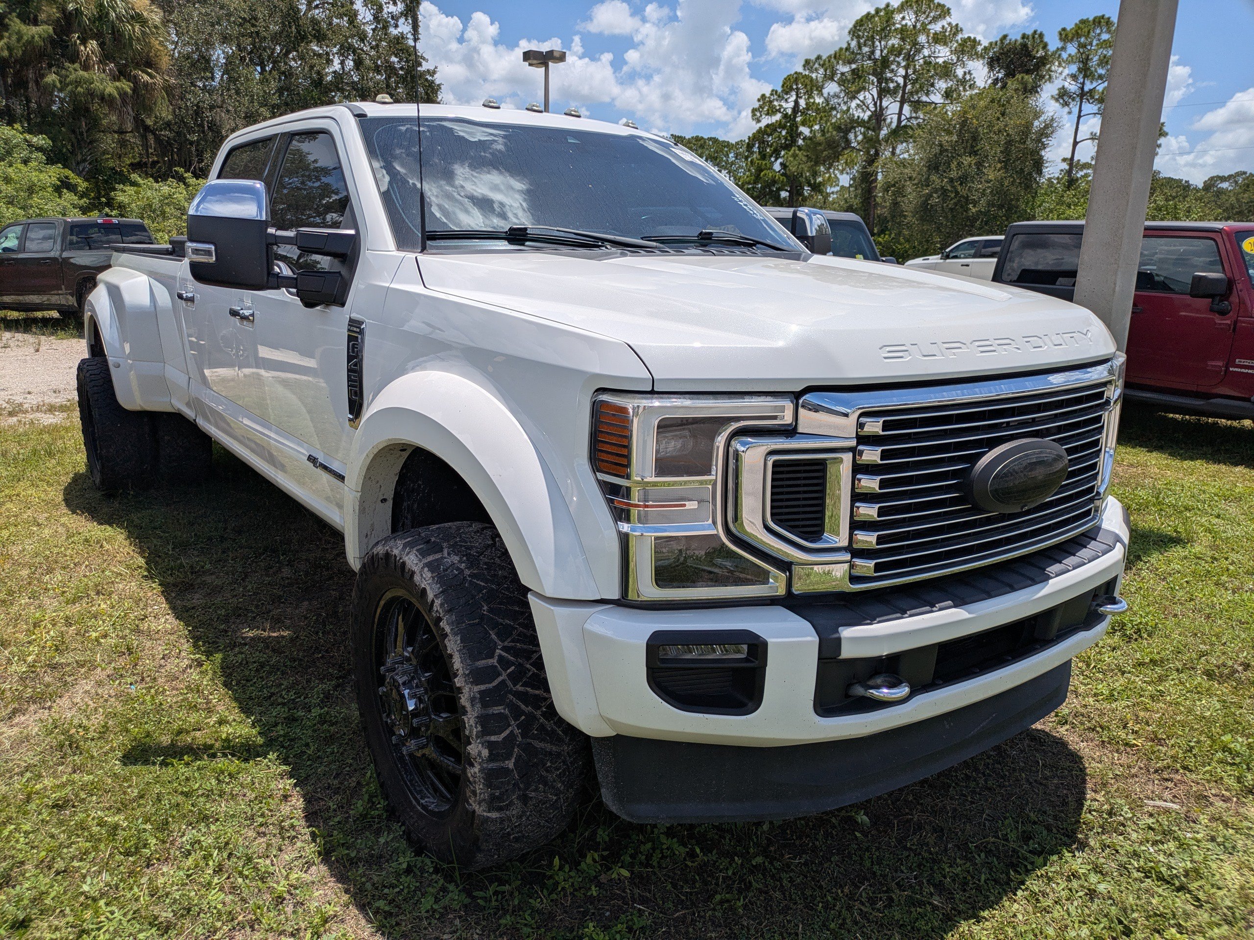 Used 2022  Ford  image 2