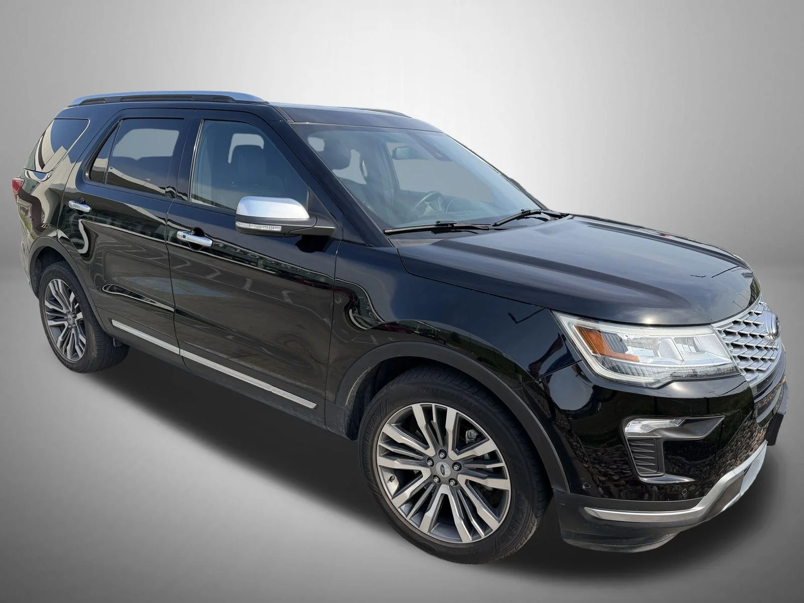 Used 2018 Black Ford Platinum image 2