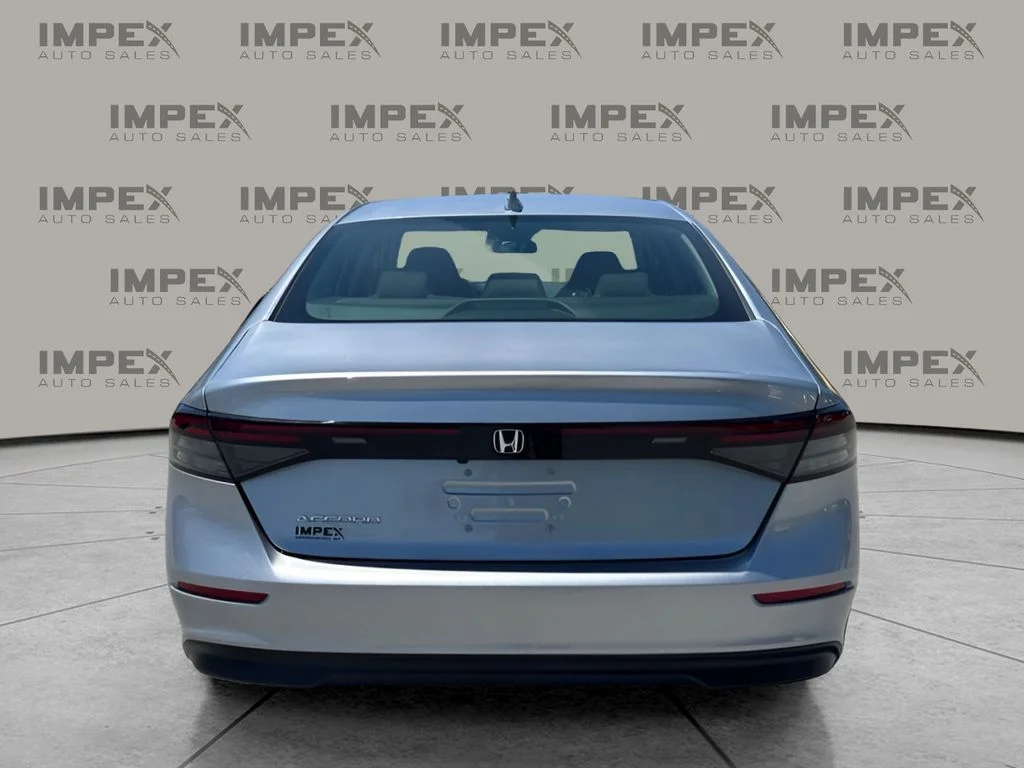 Used 2025 Silver Honda LX image 4