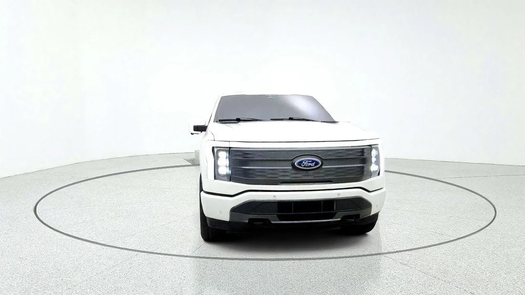 Used 2023 Star White Metallic Tri-Coat Ford LARIAT 4WD SuperCrew 5.5
