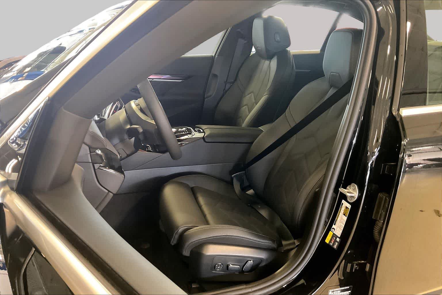 New 2027 Black Sapphire Metallic BMW eDrive40 image 9
