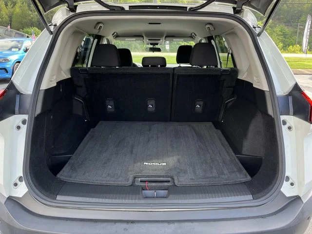 Used 2023 White Nissan S image 18