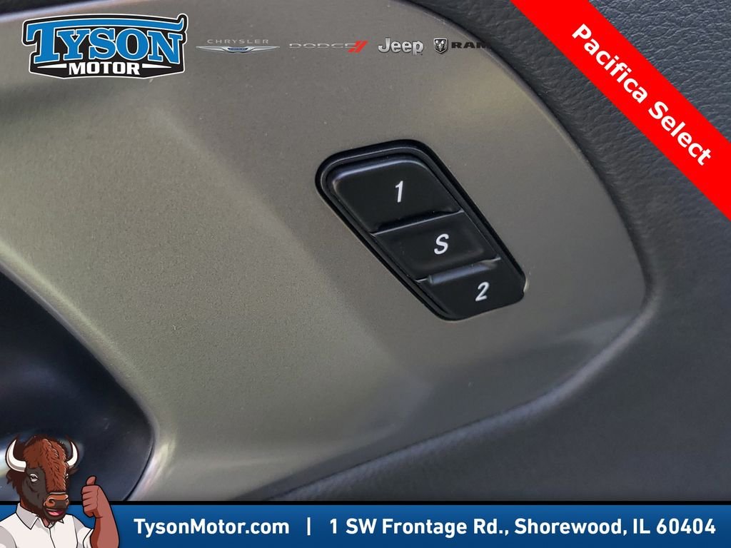 New 2026 Diamond Black Crystal Pearl-Coat Exterior Paint Chrysler Select image 24