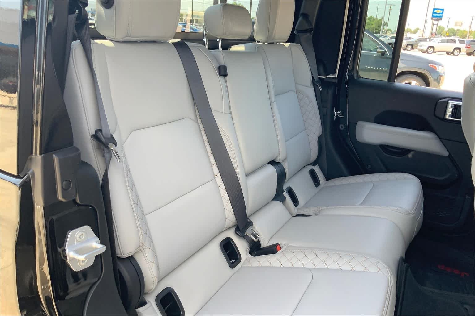 Used 2022 Black Clearcoat Jeep High Altitude image 39