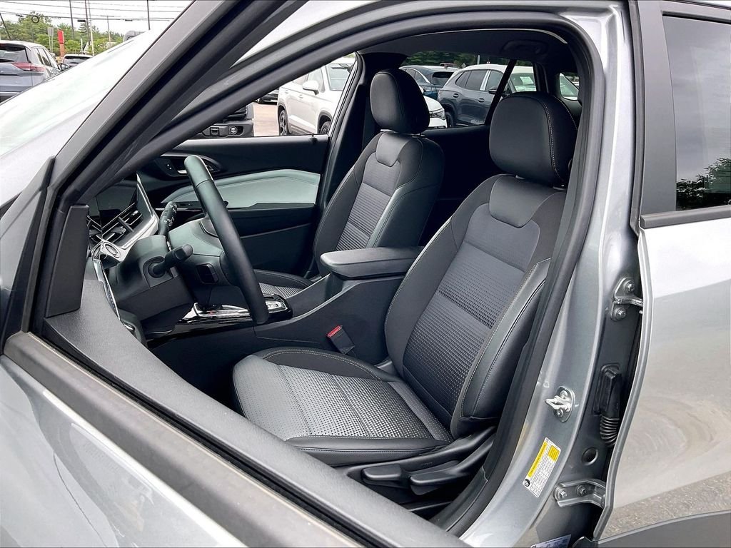Used 2024 Sterling Gray Metallic Chevrolet LT image 9