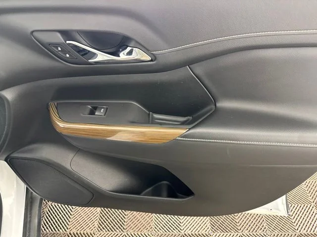 Used 2019 White GMC SLE-2 image 19