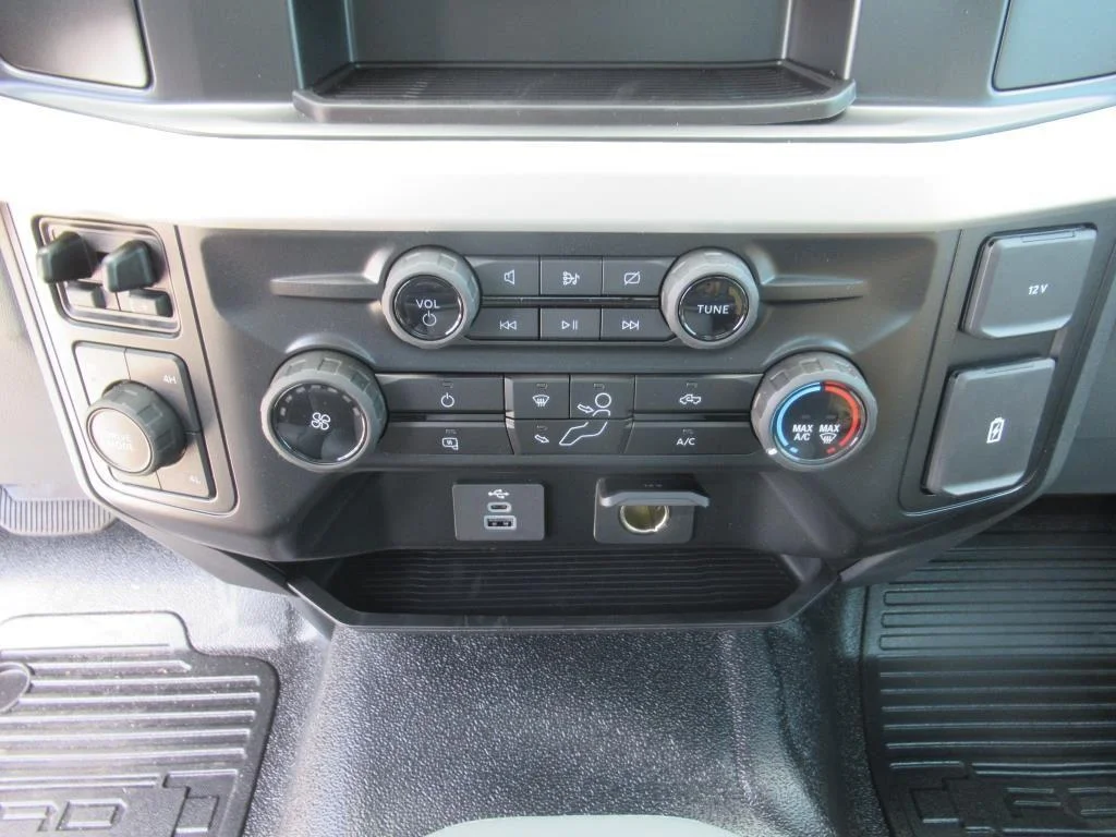 2024 Ford F-350 Super Duty Chassis Cab XL - Photo 20