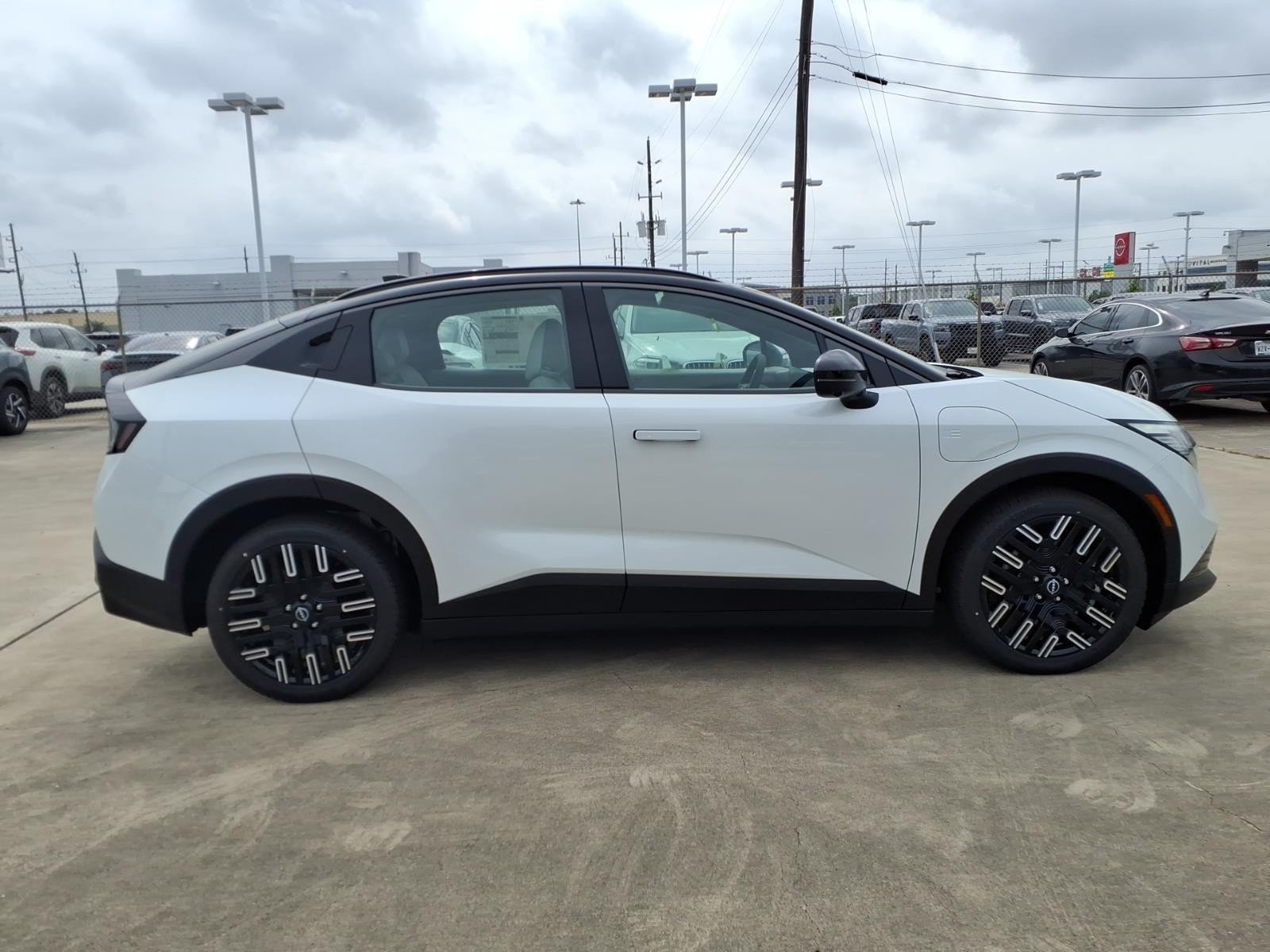 2026 Nissan LEAF photo 4 of 22