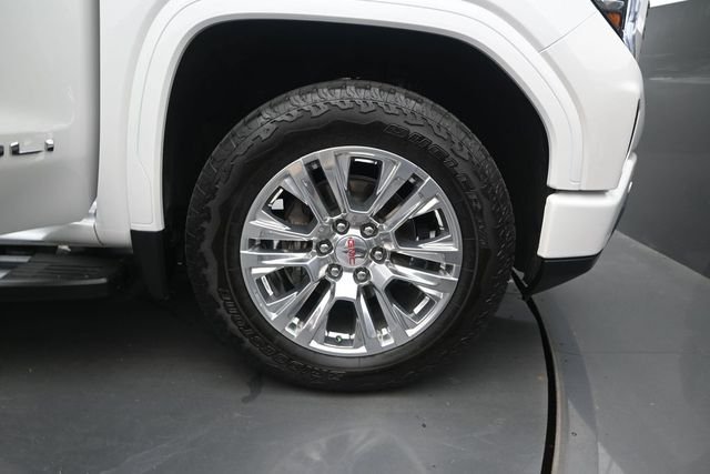 Used 2024 White Frost Tricoat GMC Denali image 18