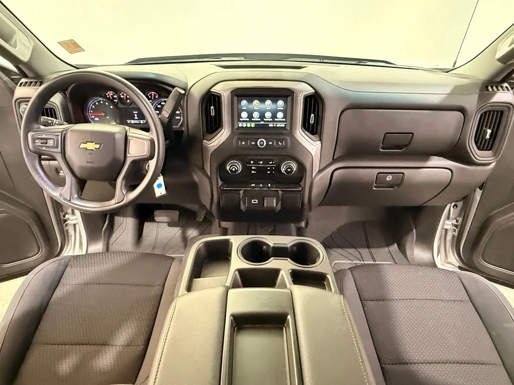Used 2019 Silver Chevrolet Custom image 17