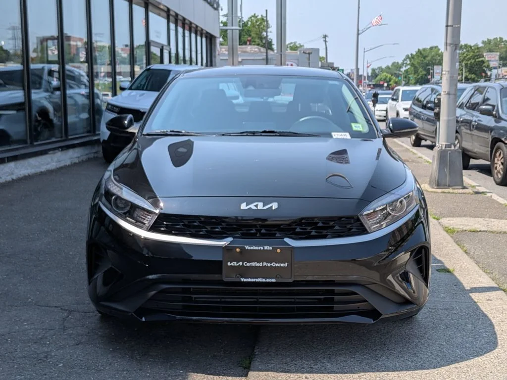 Used 2023 Black Kia LXS image 3