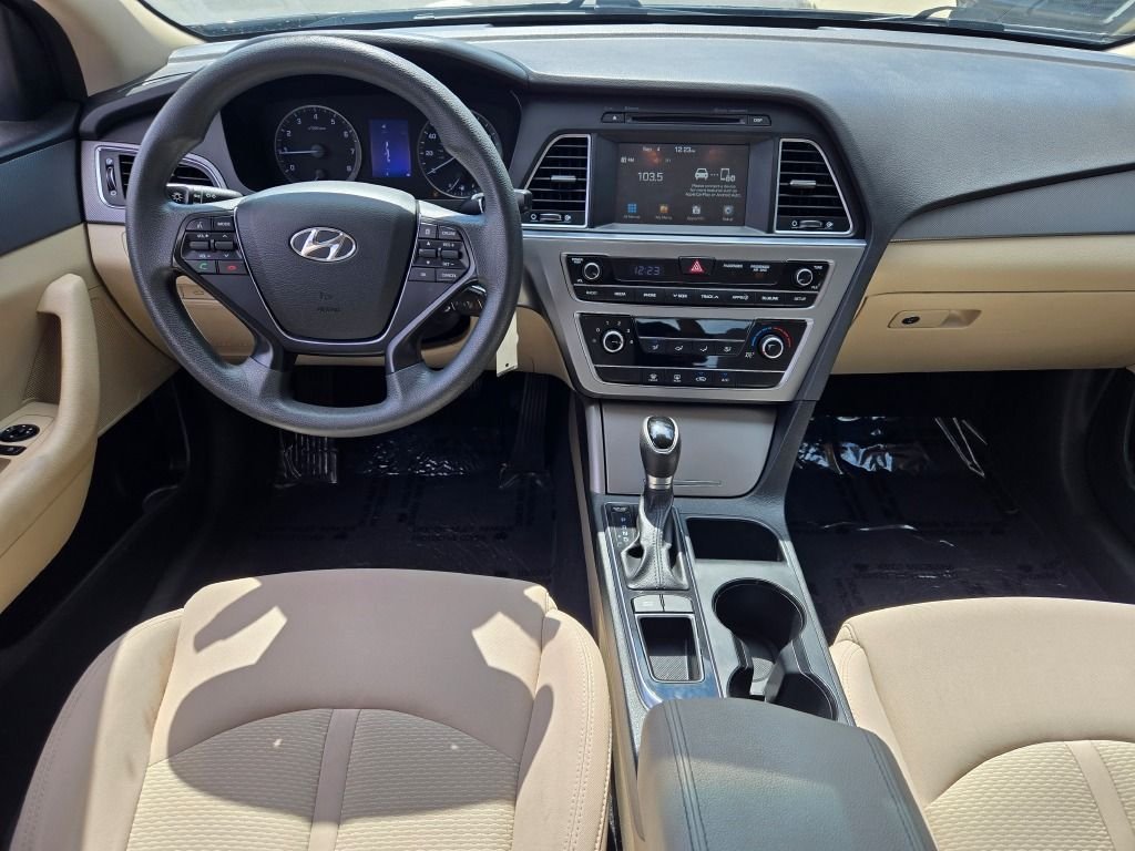 Used 2017 Phantom Black Hyundai SE image 16
