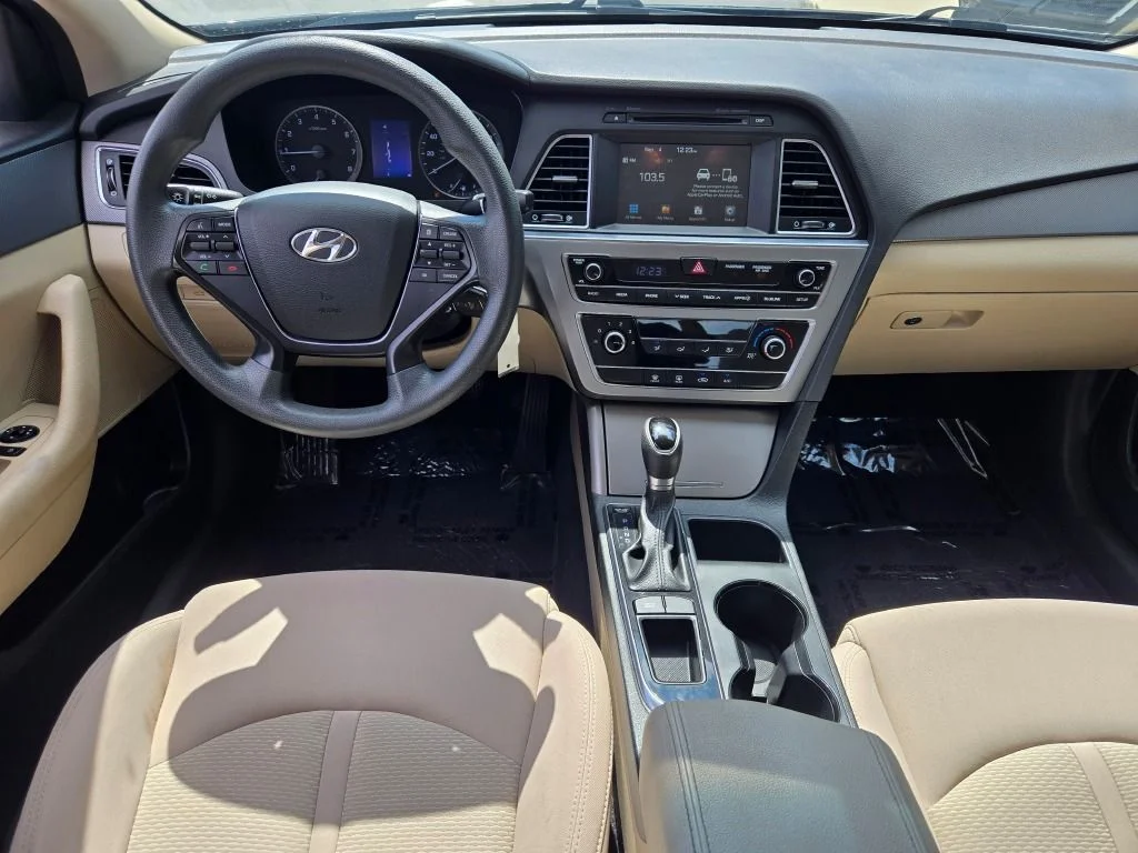 Used 2017 Black Hyundai SE image 16