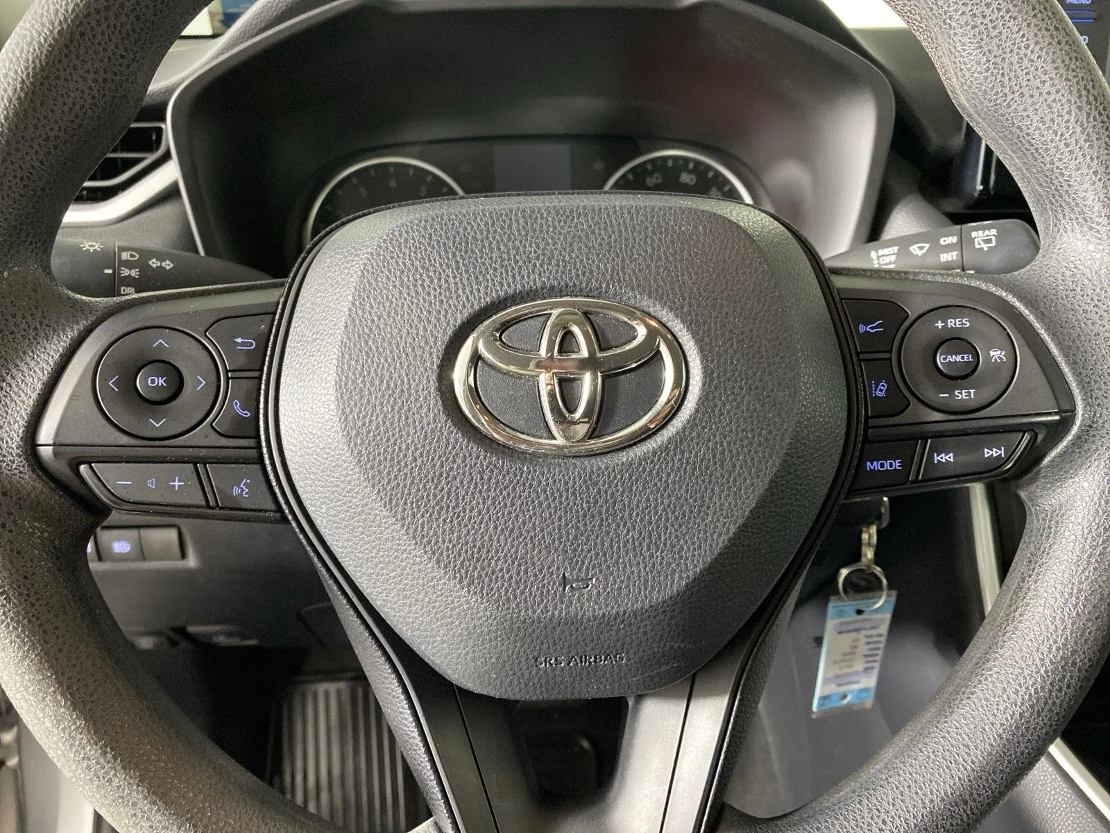 Used 2019 Gy Toyota LE image 13