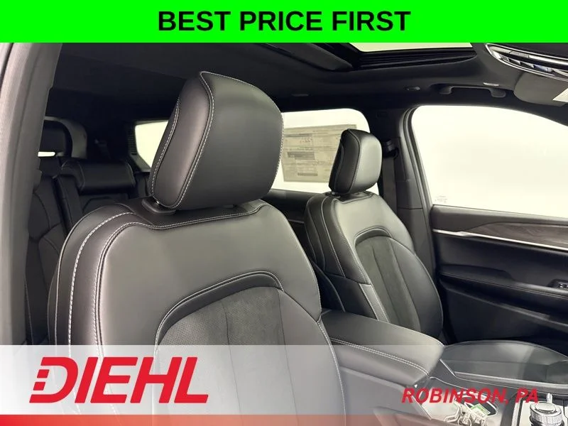 New 2026 Velvet Red Pearl-Coat Exterior Paint Jeep Laredo image 15