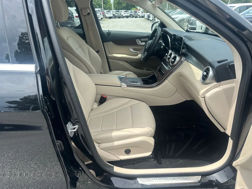 Used 2020  Mercedes-Benz GLC 300 image 12
