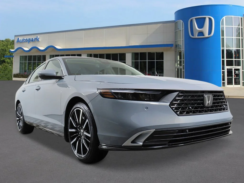 New 2026 Urban Gray Pearl Honda Touring image 7