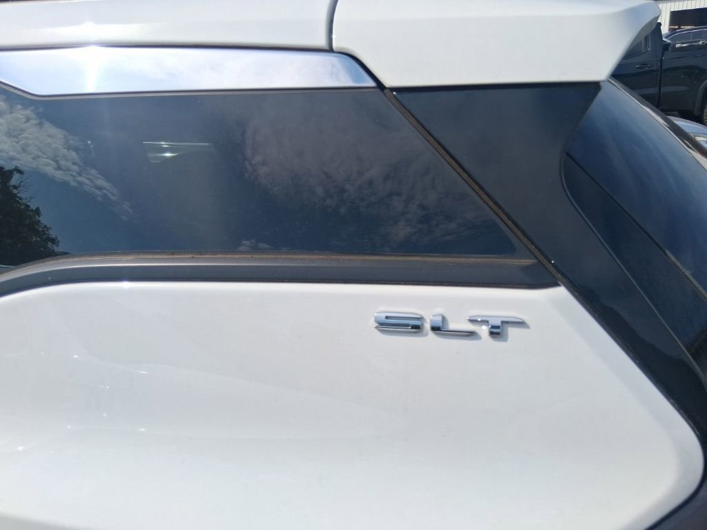 Used 2023 Summit White GMC SLT image 11
