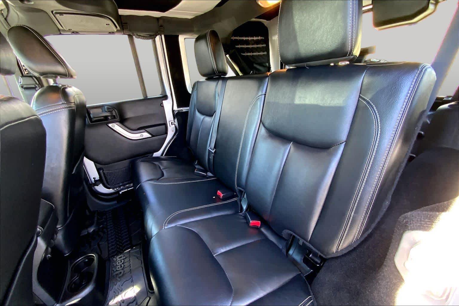 Used 2015 Billet Silver Metallic Clearcoat Jeep Rubicon Hard Rock image 20