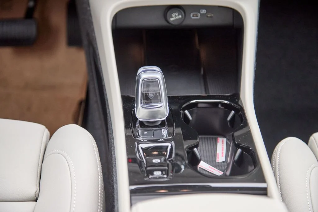 New 2026 Crystal White Volvo Plus image 28