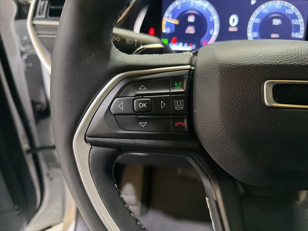 Used 2023 White Jeep Altitude X image 13