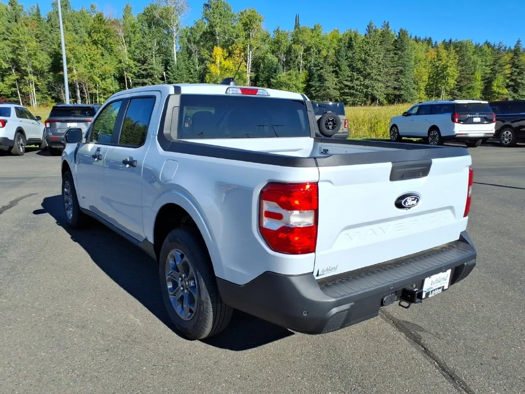 New 2026 Space White Metallic Ford XLT image 5