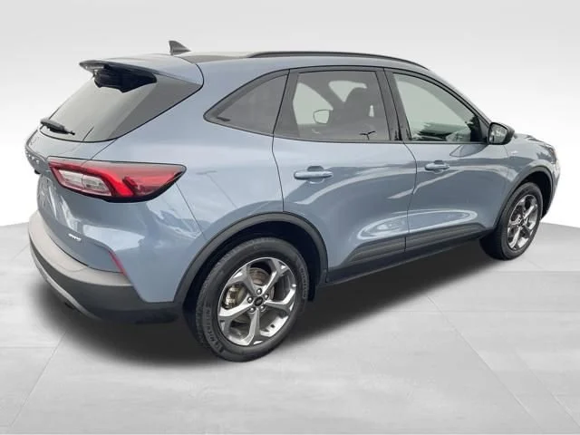 Used 2025 Vapor Blue Ford ST-Line image 6
