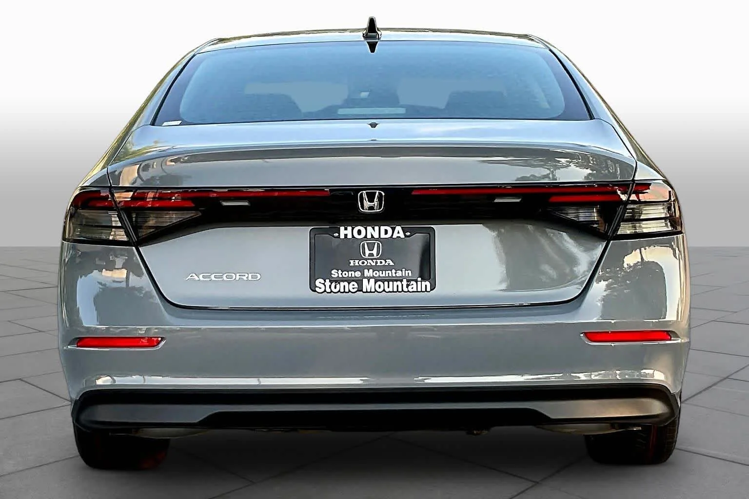 New 2026 Urban Gray Pearl Honda SE image 4