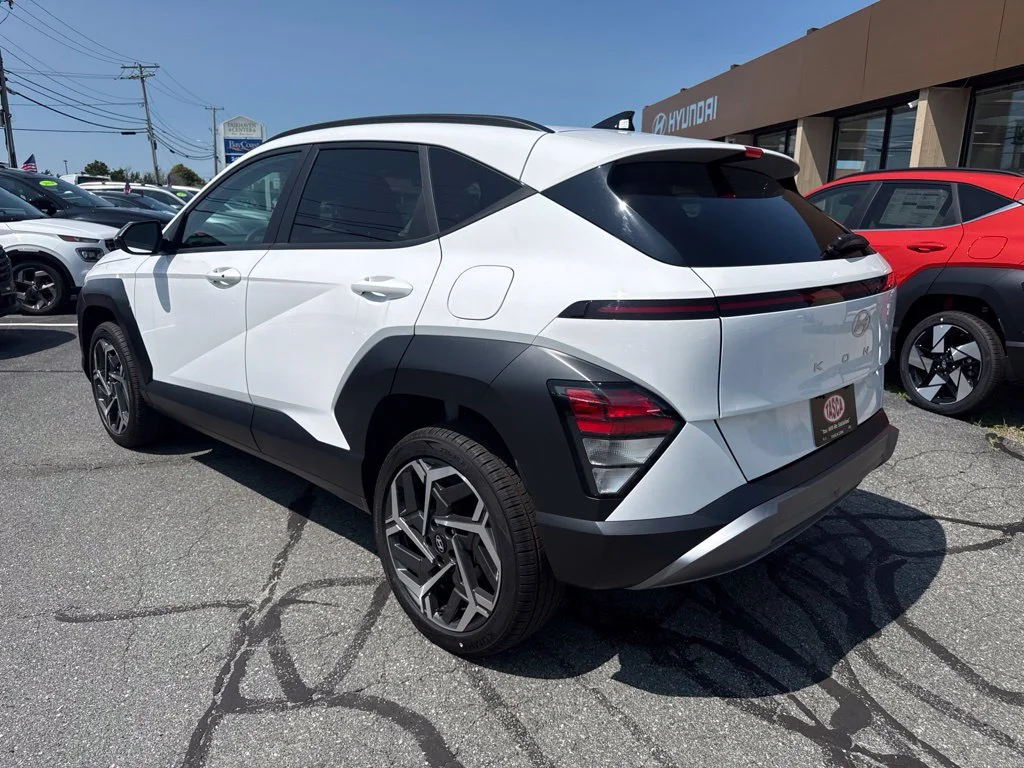 Used 2026 White Hyundai SEL Premium image 6