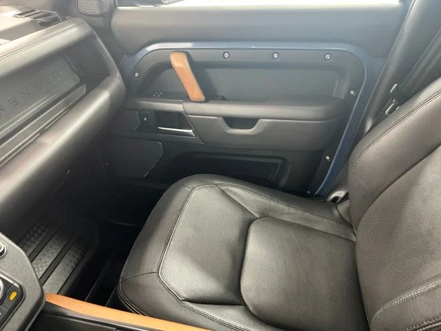 Used 2023 Blue Land Rover X-Dynamic SE image 18