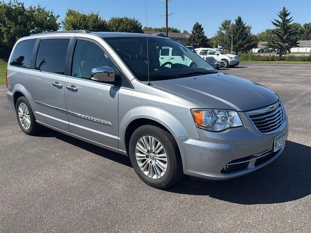 Used 2015 Billet Silver Metallic Clearcoat Chrysler Touring-L image 7