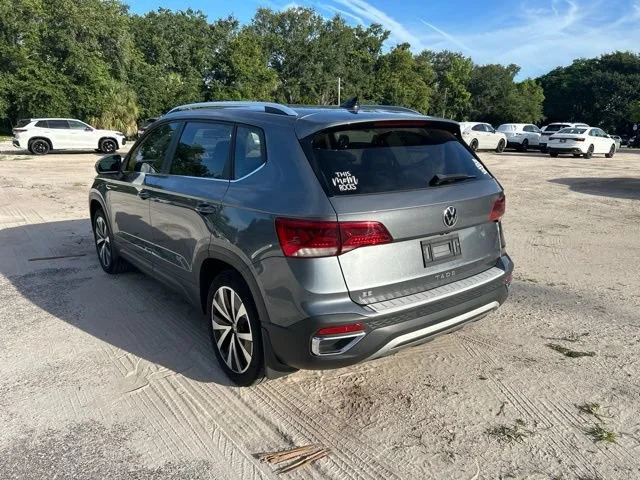 Used 2022 Gray Volkswagen SE image 3
