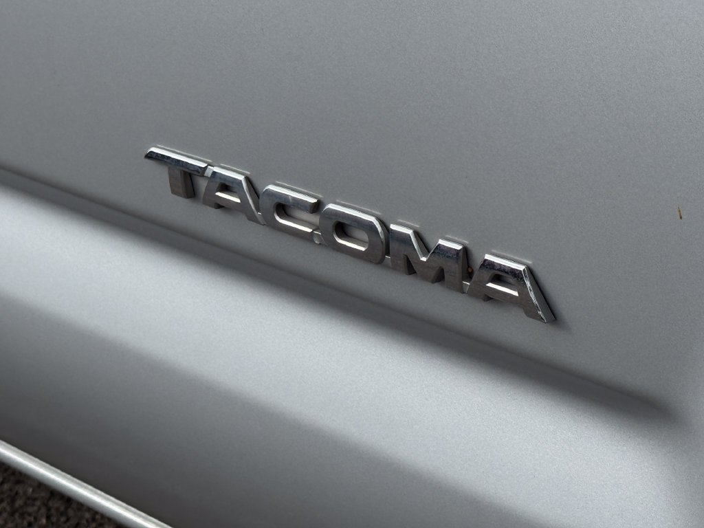 Used 2008 Silver Toyota Base image 3