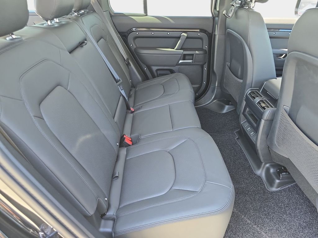 New 2026 Santorini Black LAND ROVER S image 11