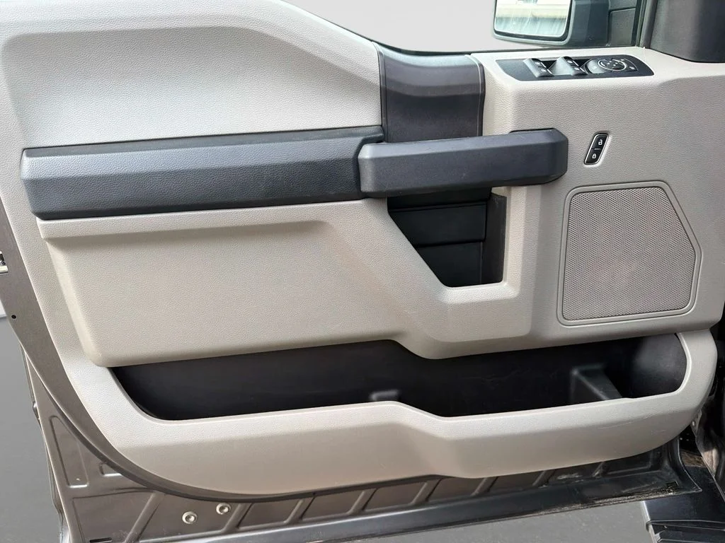 Used 2019 Magnetic Ford XL image 18