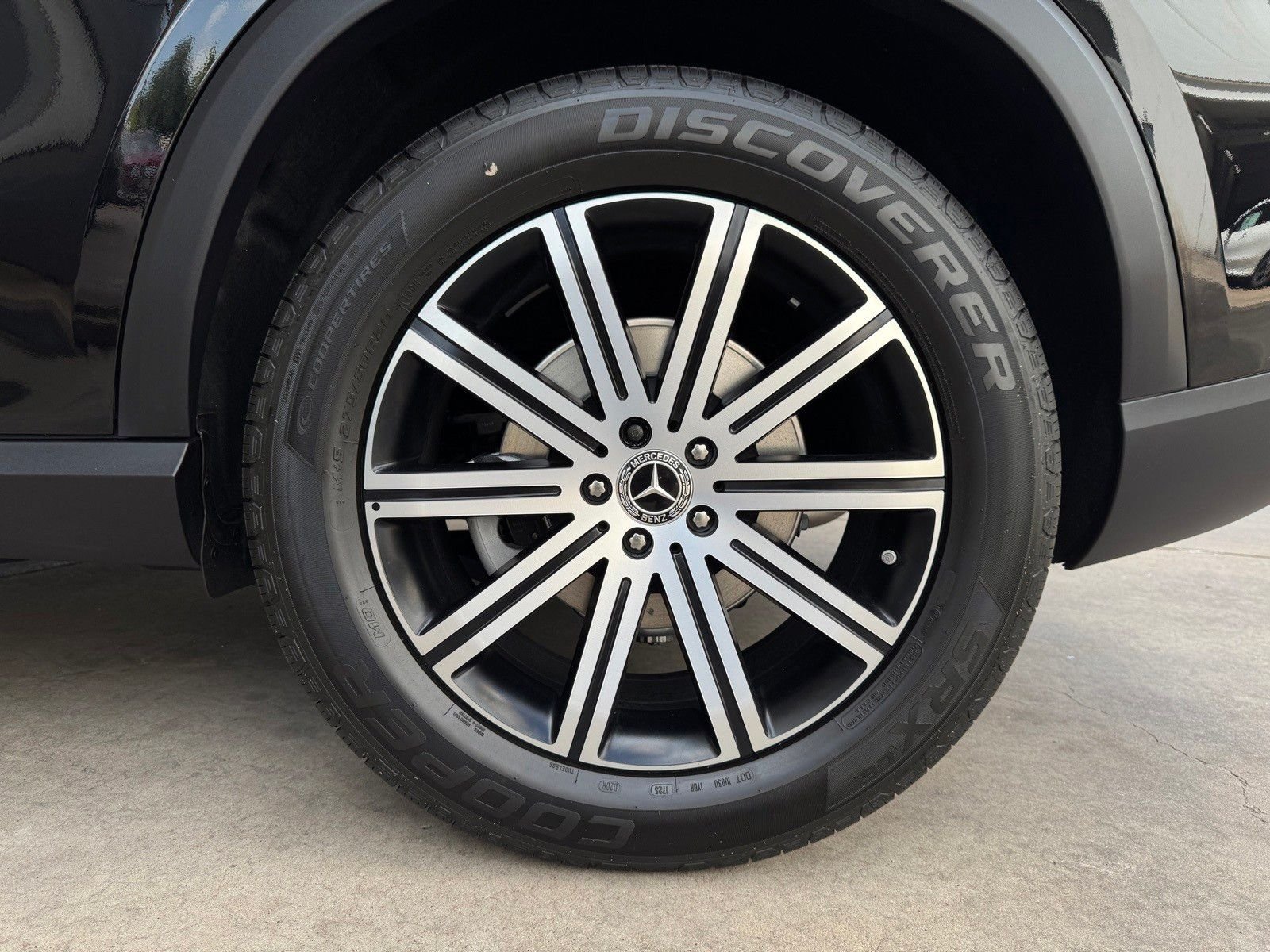 New 2026 Obsidian Black Metallic Mercedes-Benz GLE 350 image 23