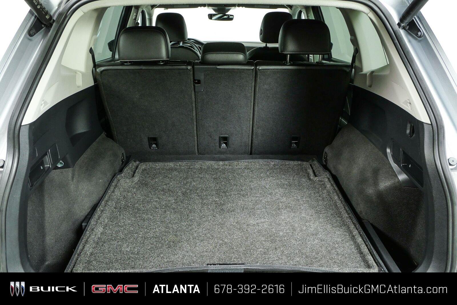 Used 2024 Pyrite Silver Metallic Volkswagen SE image 30
