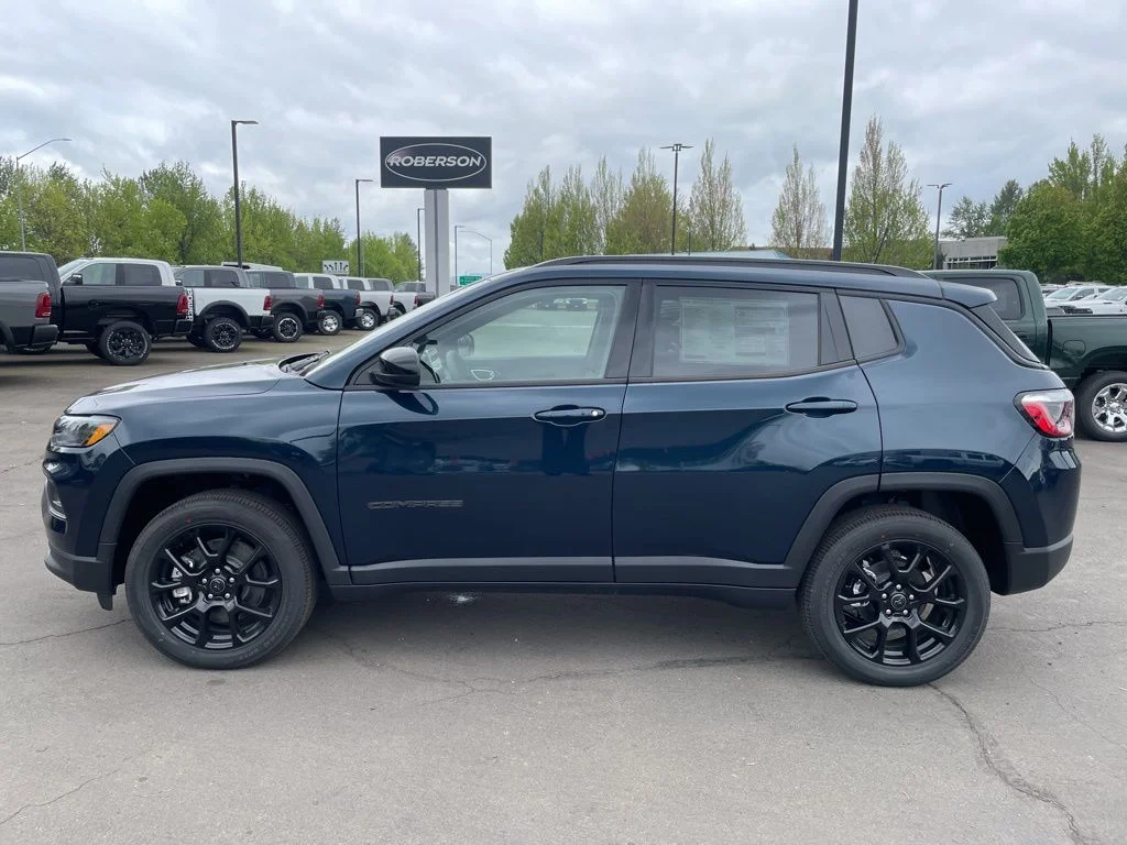 New 2026 Fathom Blue Pearl-Coat Exterior Paint Jeep Latitude image 2