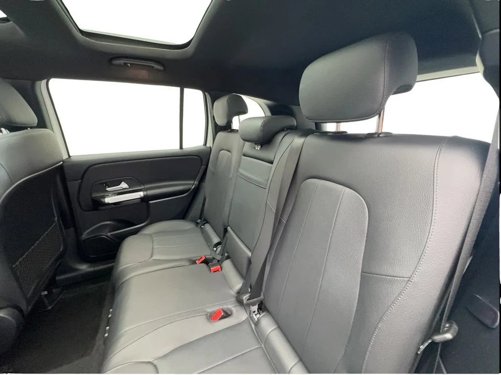 Used 2025 White Mercedes-Benz GLB 250 image 21